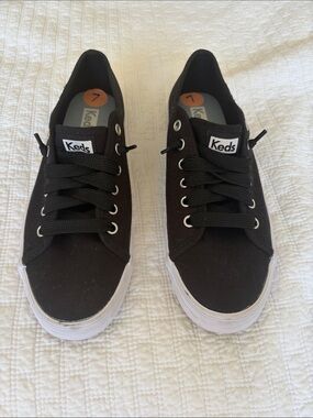 Keds Women’s Black Canvas Low-Top Sneakers with White Sole. Size 7 NWOT